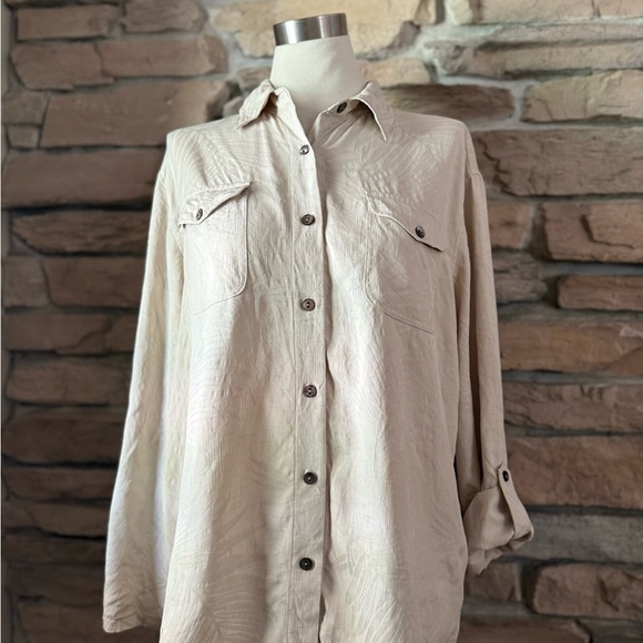 TravelSmith Women’s 100% Silk Button Up Sz L Beige Textured Long Sleeve Y2K - Picture 1 of 10